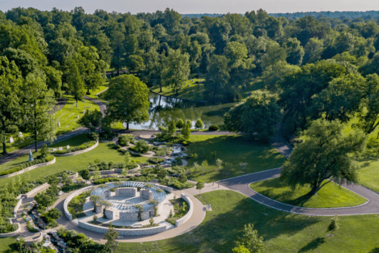 Bellefontaine Cemetery and Arboretum is a unique place to take a walk 在十大最大的网络彩票平台.