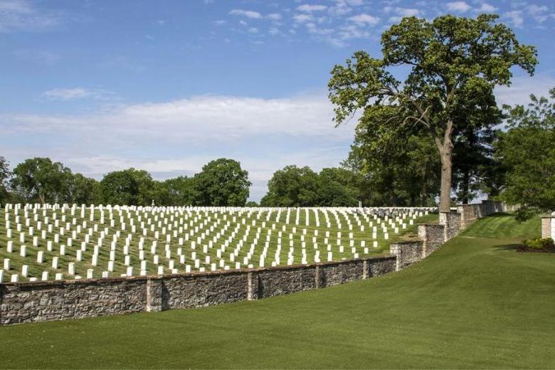 杰斐逊兵营国家公墓有着悠久的军事历史.