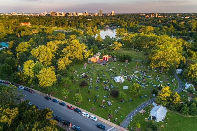 十大最大的网络彩票平台 Shakespeare Festival hosts free performances in 森林公园.