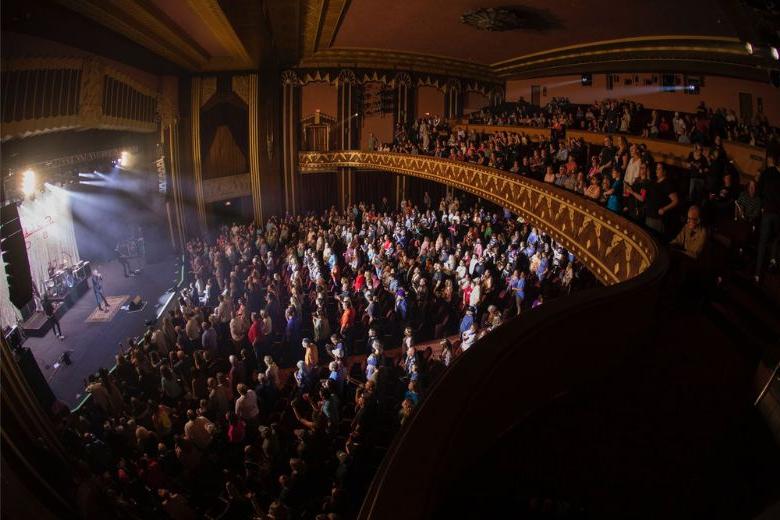 Stifel剧院可容纳3100人进行现场演出.
