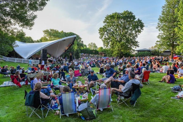惠特克音乐节以密苏里植物园的免费表演为特色.